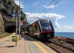 A Hitachi "Rock" EMU glides north through Manarola 